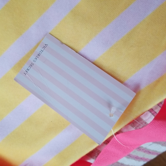 Victoria's Secret Beach Blanket - Never Used - Picture 5 of 12